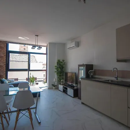 With Terrace In Center - Tcm מאלגה